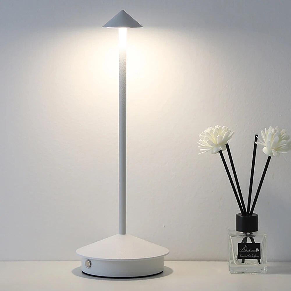 Taavita - Rechargeable Minimalistic Desk Lamp - Compact and Practical