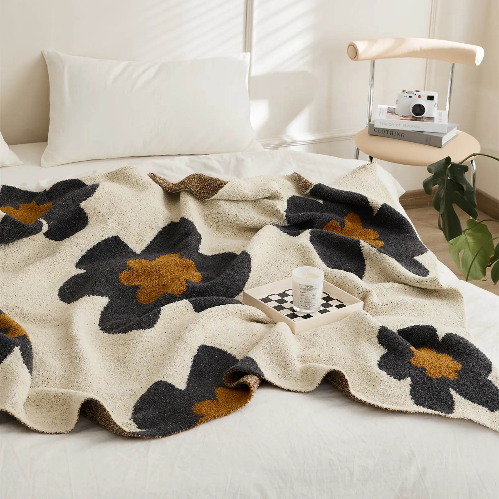 Taavita Flower Pattern Cuddle Blanket