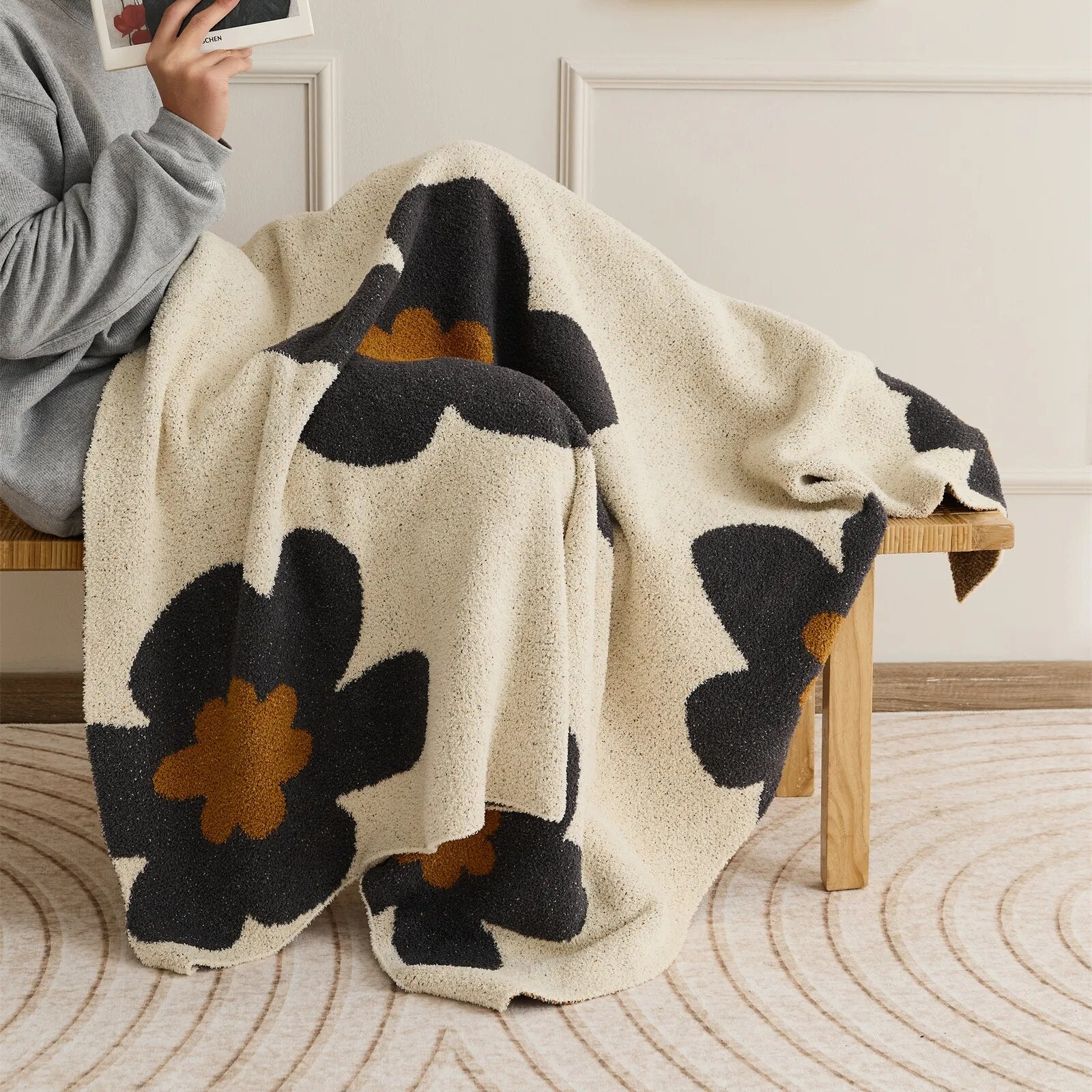 Taavita Flower Pattern Cuddle Blanket